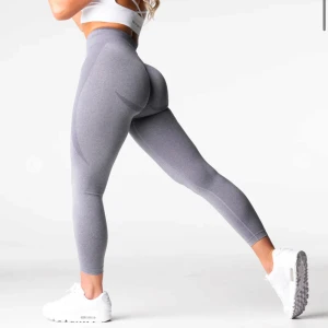 NVGTN leggings  - Leggings i storlek M från NVGTN i den rosa färgen, skulle säga det är en dusty rose rosa färg på leggingsen. Använd några gånger men fint skick. 