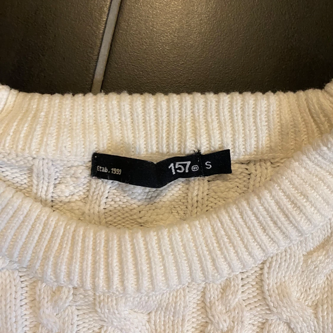 Vit kabelstickad tröja från 157 - 2