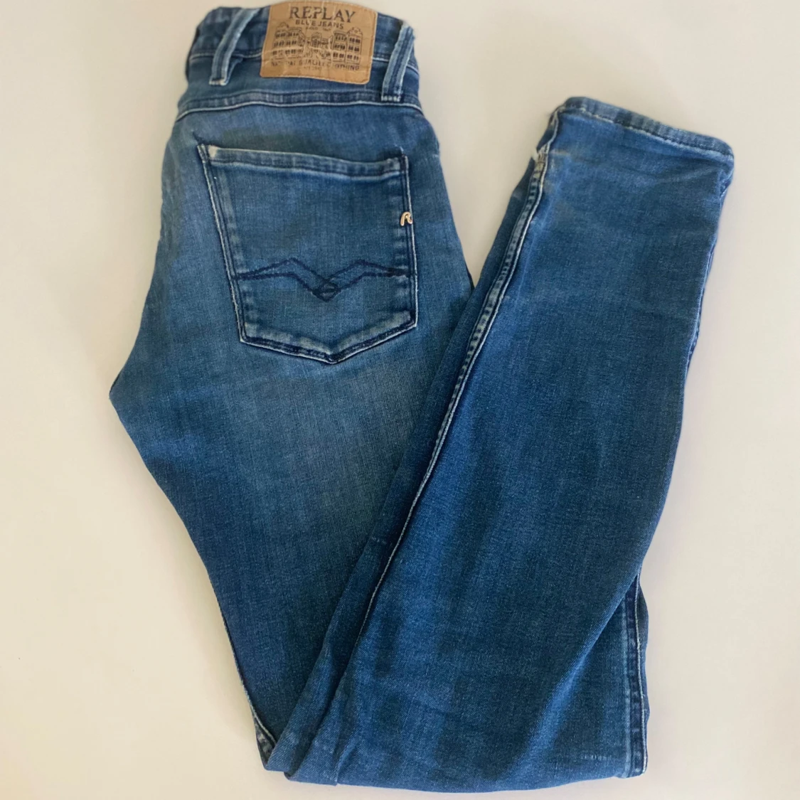 Blå Replay jeansbyxor skriv om ni vill ha fler bilder på dem