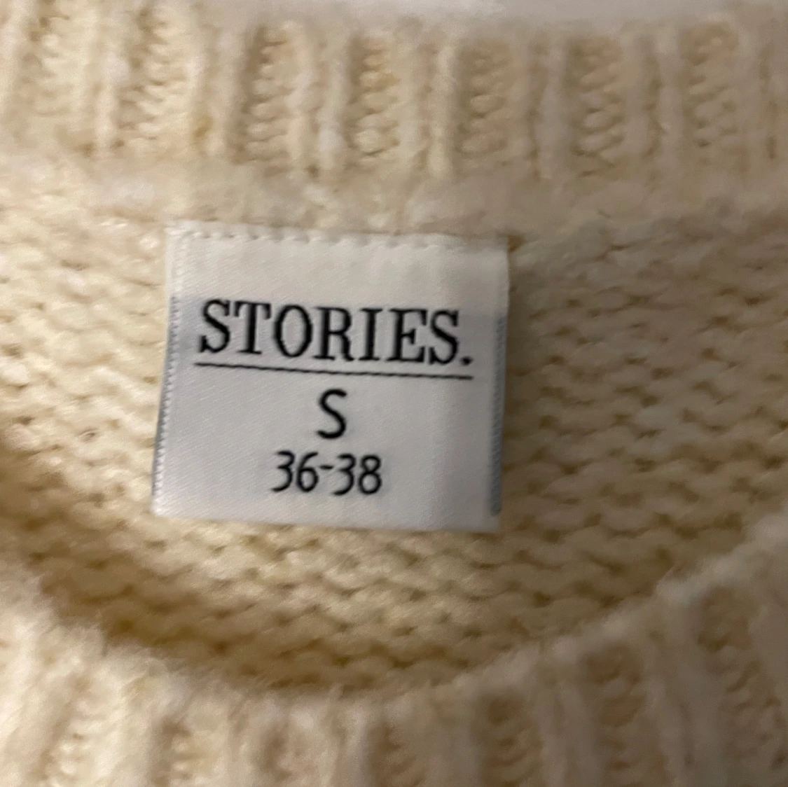 Beige stickad tröja från Stories - 1