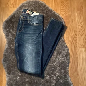 Jeans - Säljer dessa tvärfeta jeans i strl W31. Det är slim fit. Skick 9.3 /10 knappt använda. För mer frågor eller funderingar hör gärna av dig! Mvh Viktor