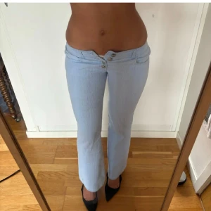 Lågmidjade jeans - Supersnygga lågmidjade vintage jeans! Inga defekter🥰😍
