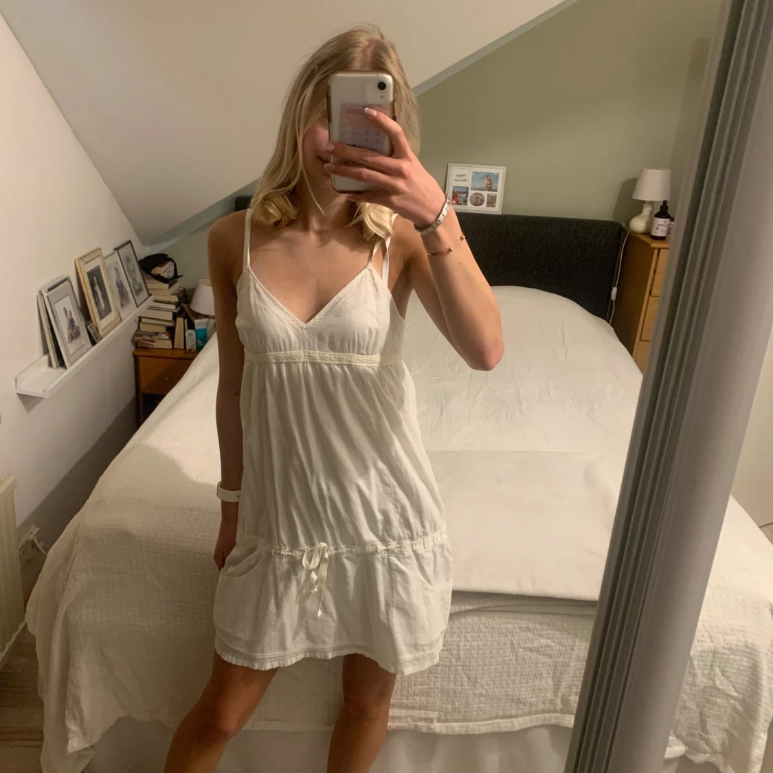 Vit sommarklänning från GUESS