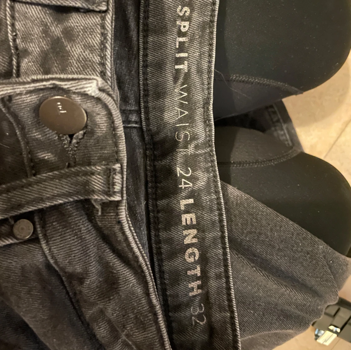 Svarta jeans från Never Denim - 3