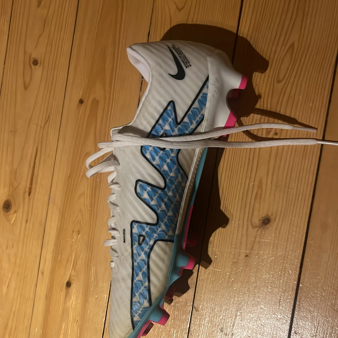 Vita Nike Air Zoom fotbollsskor - 2