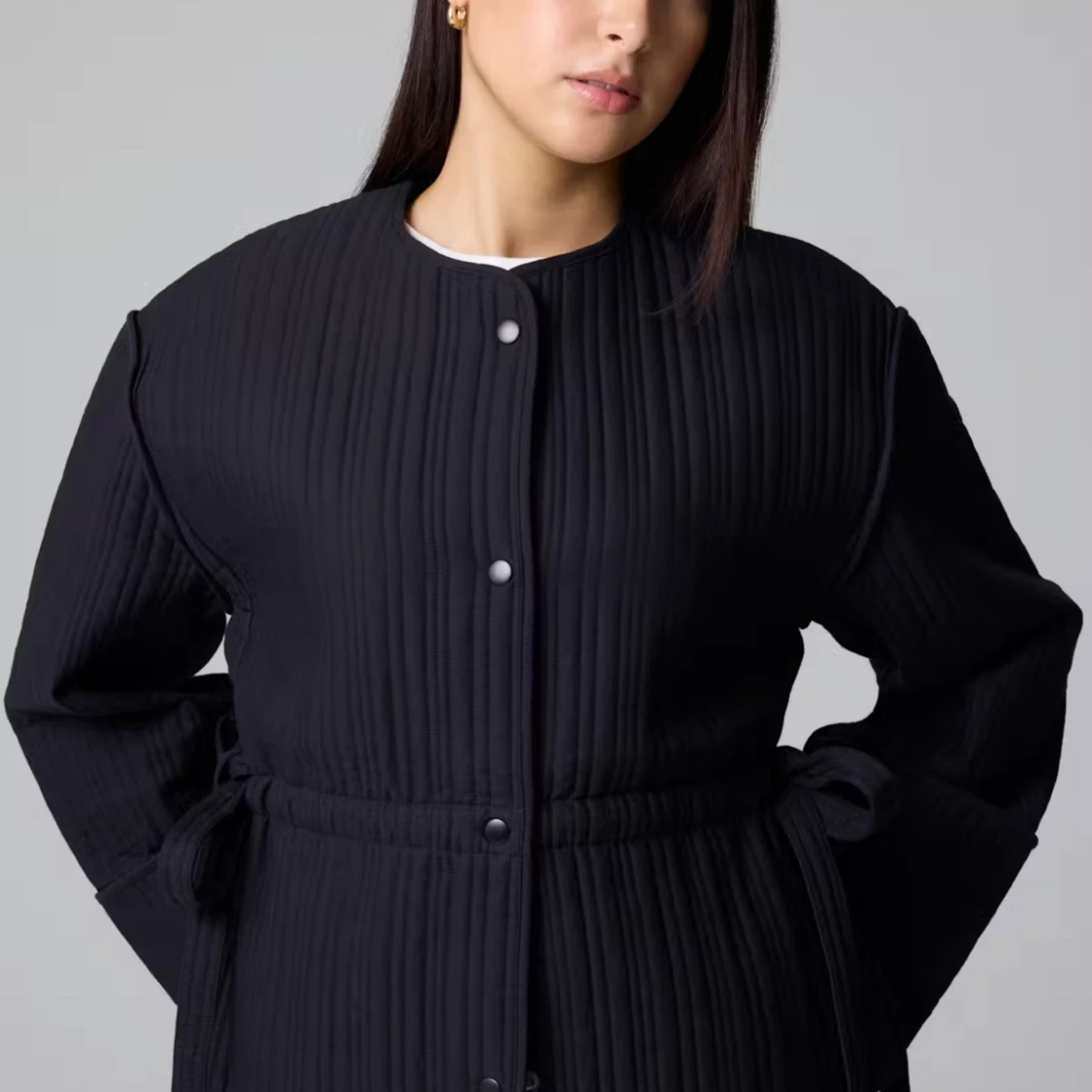 Svart quiltad jacka med knytband - 2