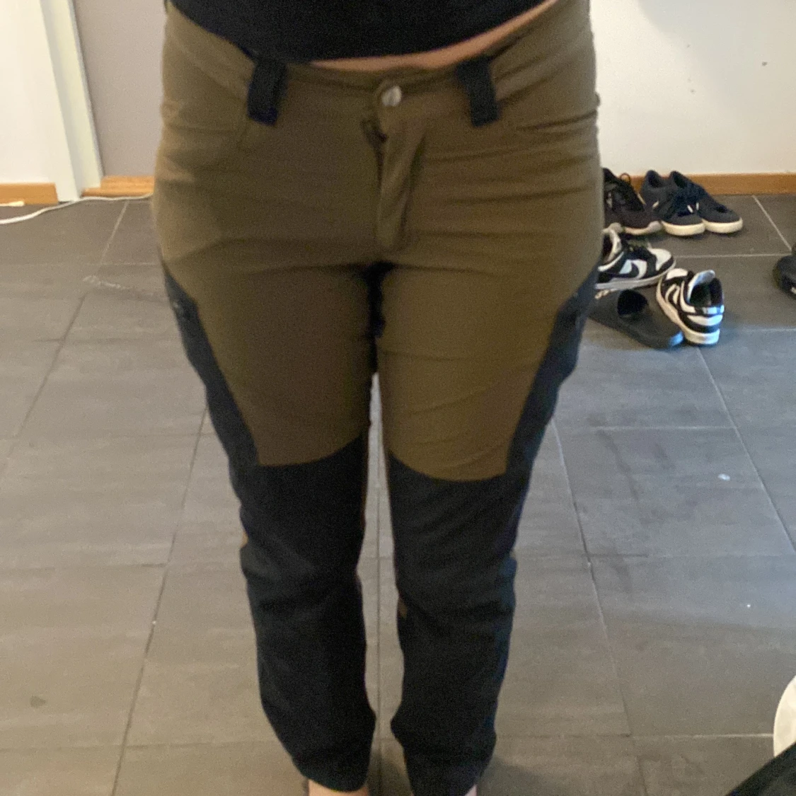 Gröna och svarta friluftsbyxor från CRIW - 1