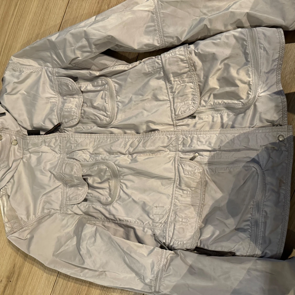 Ljusgrå vindjacka från Parajumpers - 4