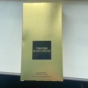 Tom Ford Black Orchid EdP 100ml - Tom Ford Black Orchid Eau de Parfum 100ml. Säljer helt ny fråga gärna priset kan diskuteras.