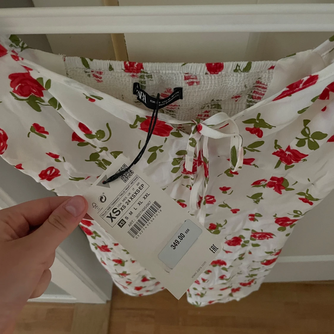 Vit blommig kortklänning  - 2