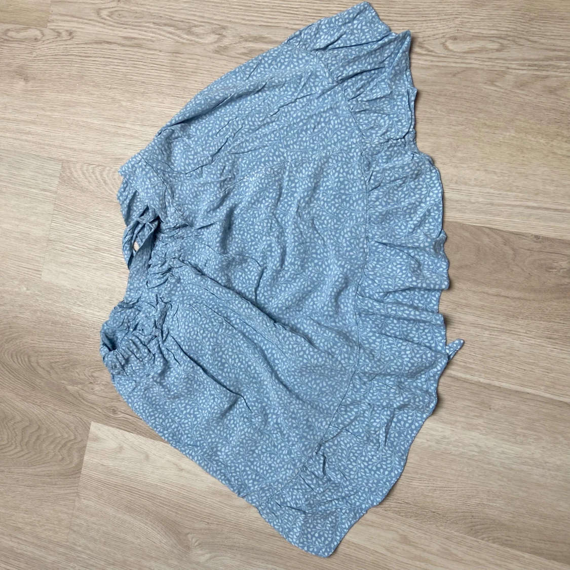 Blå omlottkjol med volang - 1