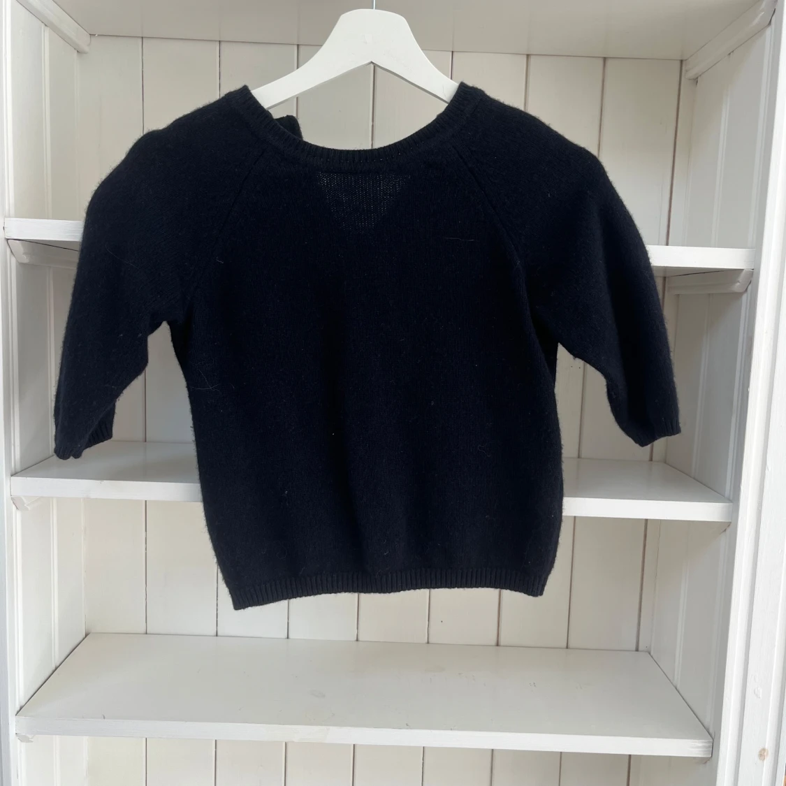 Mörkblå stickad croppad tröja - 2