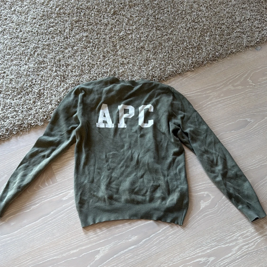 Grön stickad tröja från APC