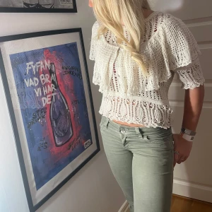 Vit topp från Zara - Jättesnygg topp ifrån Zara, perfekt till hösten💕💕