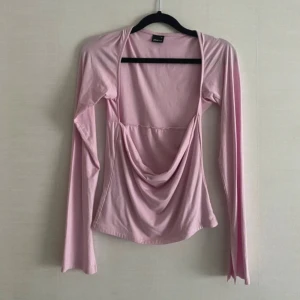 Ljusrosa långärmad topp  -  ljusrosa topp 