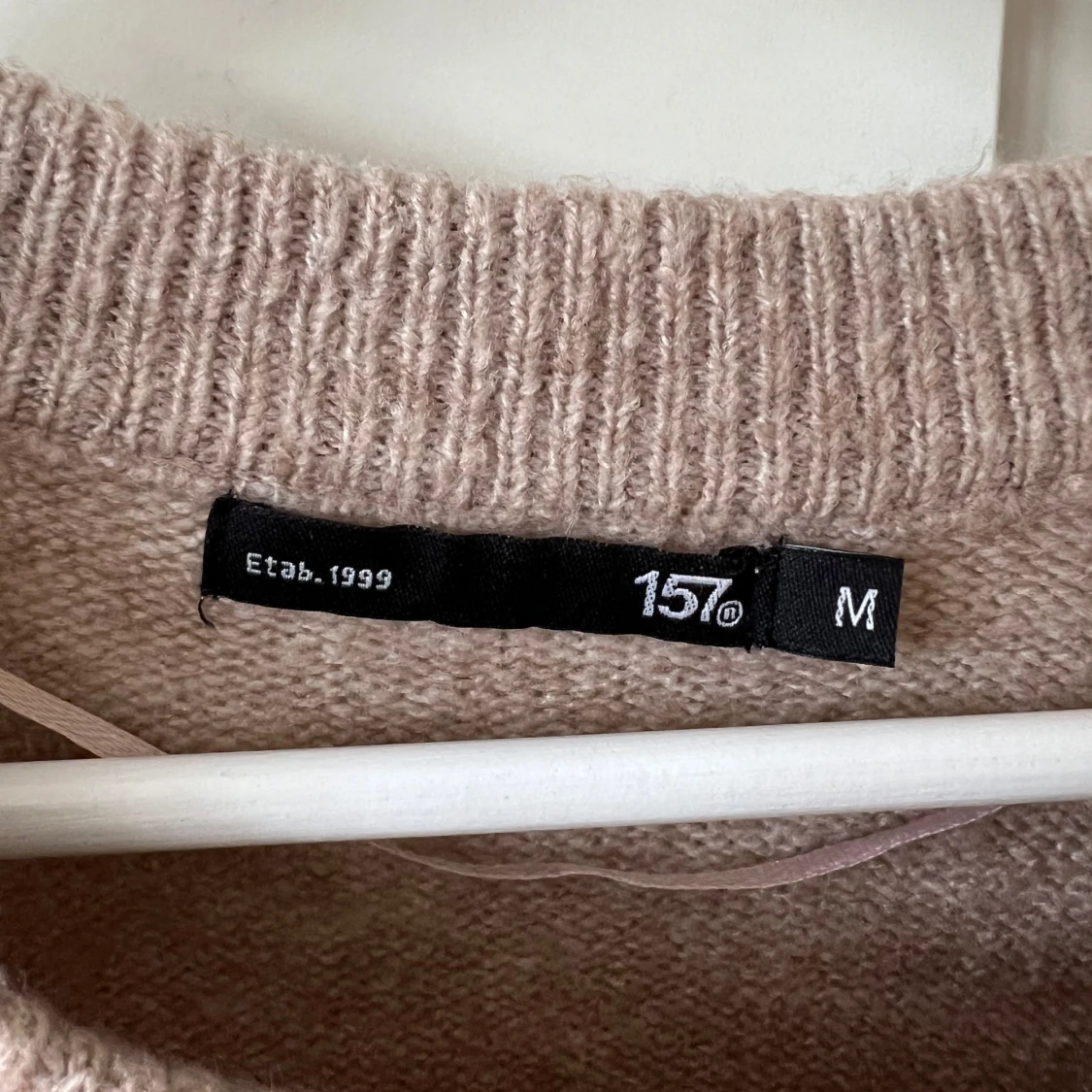 Beige stickad tröja från 157 - 2