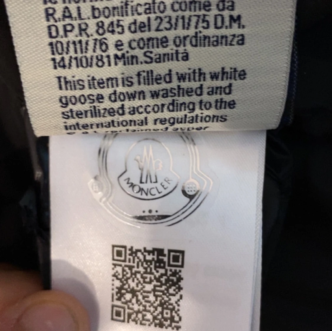 Svart Moncler dunjacka med huva - 4