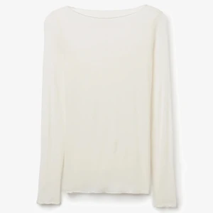 Vit intimissimi tröja🤍💗 - Super fin men kommer inte till användning, inga skador alls och bara använd 1 gång. Original priset är 559 och jag säljer för halva priset! Köpte för kanske ett halv år sedan men fof i nytt skick!