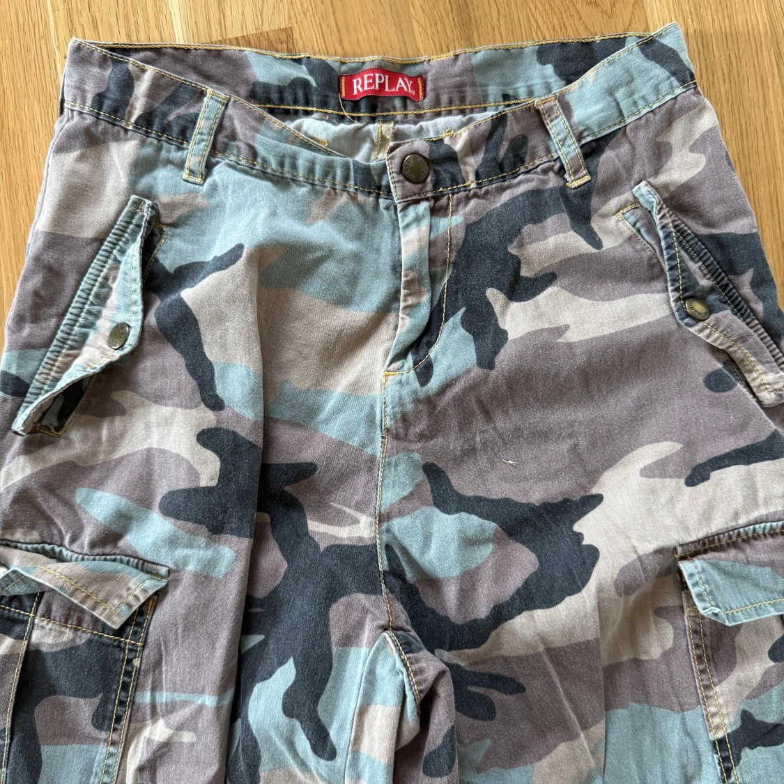 Replay cargopants i camomönster - 1