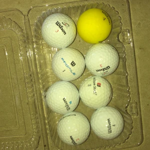 Wilson mix 8 pack - Samling med olika golfbollar från Wilson, inklusive DX2 och PX Rip Spin. Perfekt för dig som vill testa olika bollar på banan och ta ditt spel till nästa nivå. Passar både nybörjare och unga golfare som vill ha kul och utvecklas. Om ni vill köpa mer bollar skriv till mig då