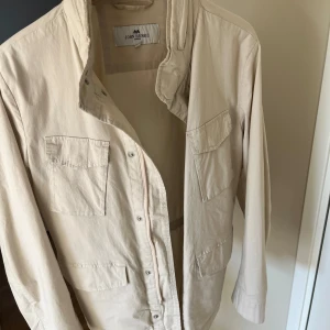 Beige Field Jacket från John Henric - En av dem mycket bästa