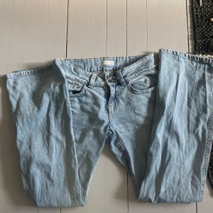 Lågmidjade jeans - Coola jeans från gina, säljer då de blivit för små!