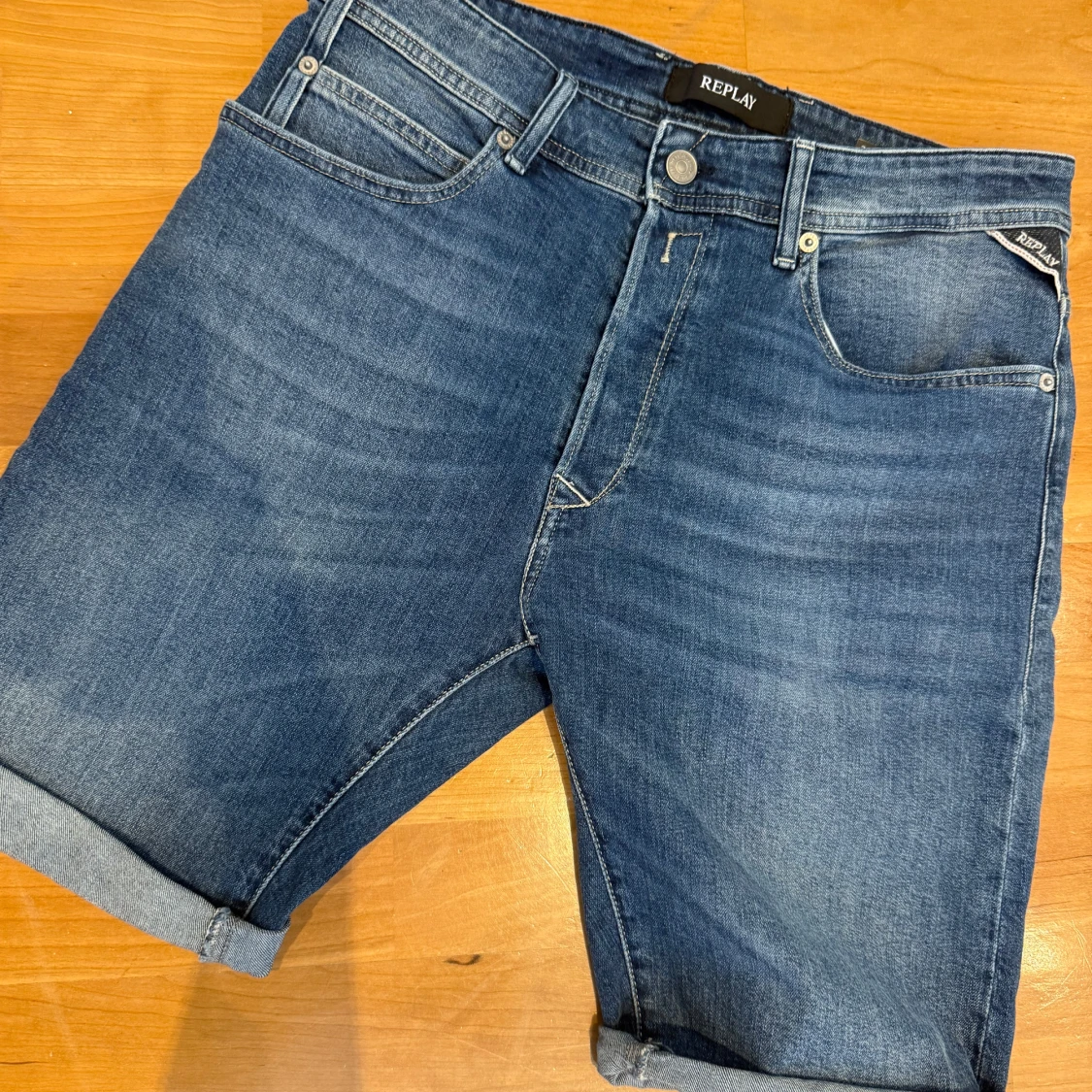 Blå jeansshorts från Replay, strl 32