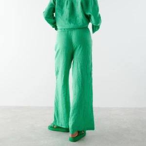 Gröna linnebyxor - Gröna linnebyxor med prislapp kvar! ”Disa linen trousers” från ginatricot