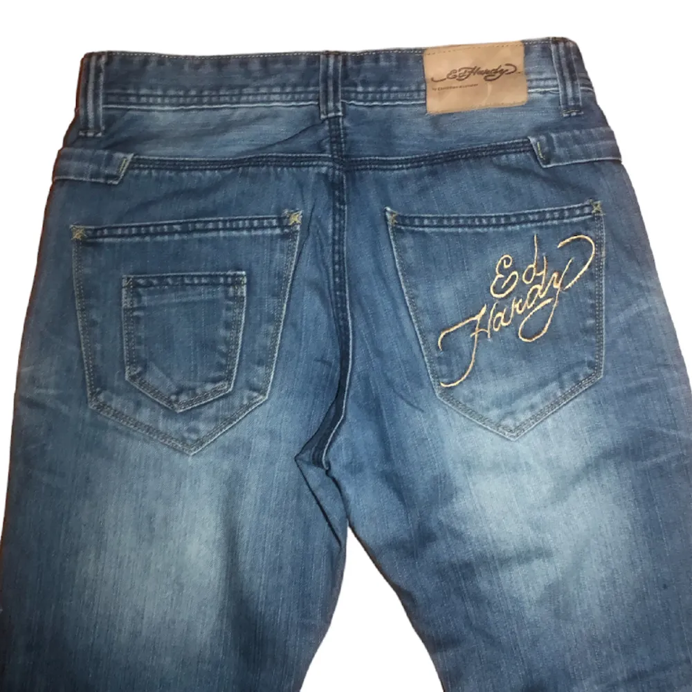 Tja! Säljer nu dessa ed Hardy jeans som är i bra skick. De är size 30 och 110cm långa. Skriv privat för fler frågor . Jeans & Byxor.
