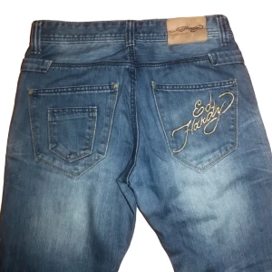 Ed hardy jeans  - Tja! Säljer nu dessa ed Hardy jeans som är i bra skick. De är size 30 och 110cm långa. Skriv privat för fler frågor 