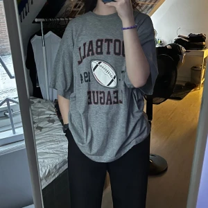 Oversized grå t-shirt - Snygg t-shirt som är för stor för mig