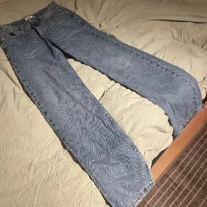 Jeans  - Säljer dom då var för stora. Aldrig använda 