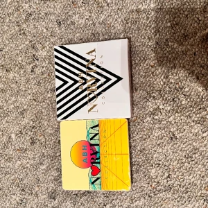 Ögonskuggspalett  - Säljer dessa två ögonskuggspaletter från Anastasia ingen av dem är använd. Säljer för 100kr styck plus frakt eller båda för 170kr plus frakt. 