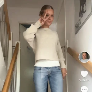 Tröja  - Jätte skön tröja, Saga stq har en sån. Inga defekter 💞