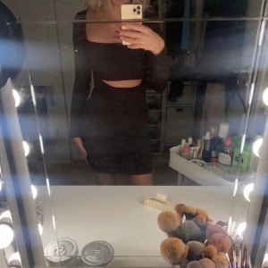 Klänning - Säljer denna bruna klänning från shein🤎 använd 1-2 gånger🤎