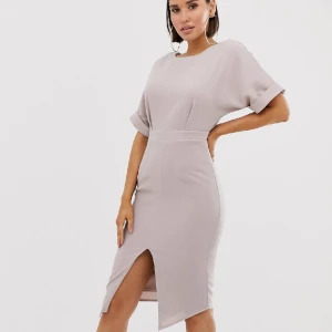 Klänning från Asos - Slutsåld klänning från Asos, strl 36