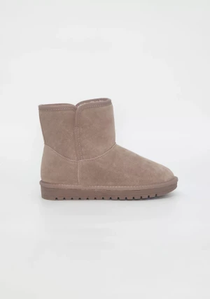 Fake-uggs - Fake-uggs från Duffy. Endast provade inomhus, säljes pga för små. Köptes för 799:-