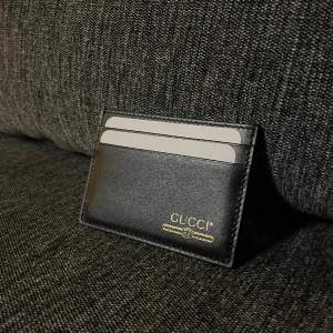 Gucci Cardholder // One size // Skick: 10/10, brand new // Pris: 1200 kr // Jag bjuder på spårbar frakt via Postnord // 70+ kundomdömen finns vid intresse 