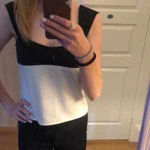 Fin topp från cider - Säljer denna topp från cider då jag inte tycker den passar mig. Helt oanvänd med prislapp kvar. Hör av dig för fler bilder eller frågor!🥰❣️