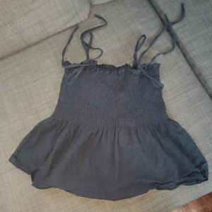 Topp från shein  - Köpt för 115kr tror jag. Säljer för att jag inte använder den längre. Tvättas innan den skickas💞