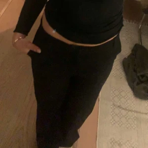 Kostymbyxor  - Säljer dessa kostymbyxor från Lindex i modellen Noor, storlek 36! Har själv köpt om de i 38 när dess blev försmå! Nypris 599❤️