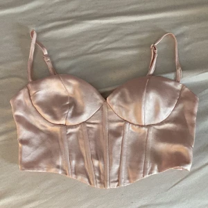 Topp - Supersnygg rosa topp i storlek S 💗 knappt använd och i jättebra skick! Passar också XS 💗