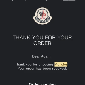 Moncler mössa - Helt ny köpt för ungefär en månad sen inte använd allt originalt följer med, skicka ett meddelande för hela kvittot!