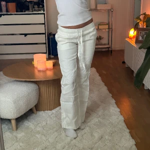 Linnebyxor - Säljer mina helt oanvända linnebyxor från alobha 