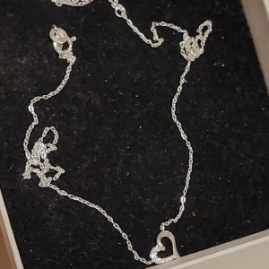 Albrekts guld halsband  - Vacker äkta silver halsband som jag inte använt och därför säljs det köpt för en mpnad sen
