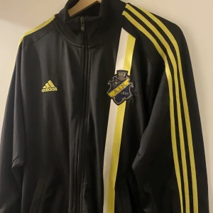 Aik adidas trackjacket - Bra skick storlek M