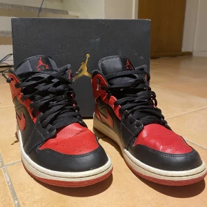 Jordans - Säljer mina skit snygga jordens 1 då de inte kommer till användning. Det är i relativt bra skick, lite creasade. 8/10