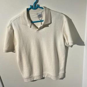 Stickad tröja med krage från zara - Ny, bara provad