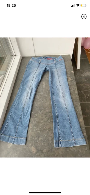 Bootcut jeans - Supersnygga lågmidjade bootcut jeans! Säljer då dem är lite stora på mig. 💕