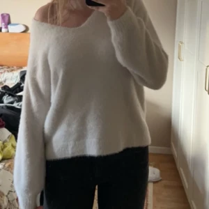 Tröja - Jätte fluffig tröja, super skön, använd ett få tal gånger